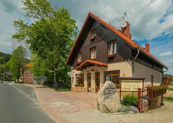 Sudety Blisko Szlakow Gorskich I Wyciagow Narciarskich, Prywatny Bezplatny Parking 3*