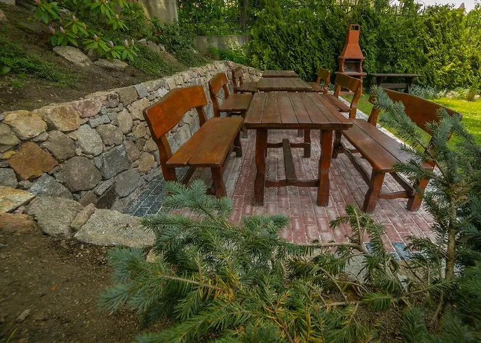 Sudety Blisko Szlakow Gorskich I Wyciagow Narciarskich, Prywatny Bezplatny Parking