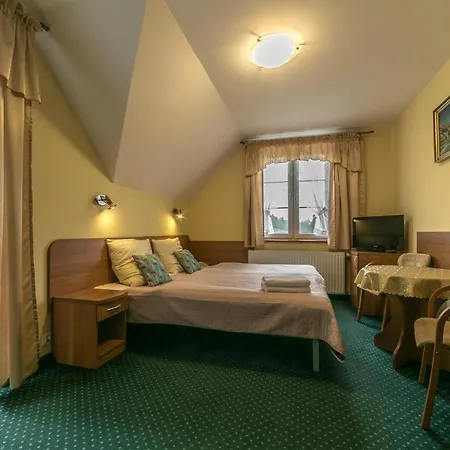 Sudety Blisko Szlakow Gorskich I Wyciagow Narciarskich, Prywatny Bezplatny Parking 3*